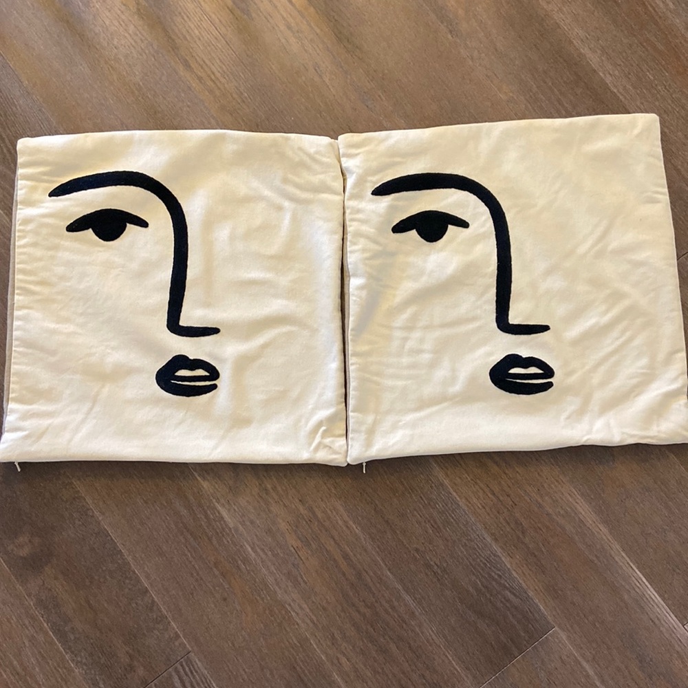 Pair of Indigo Oui Cotton/Linen “Face”Pillowcases. NWOT. Measures 17.5”X17.5”